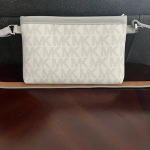 Michael Kors belt clutch. 8X5